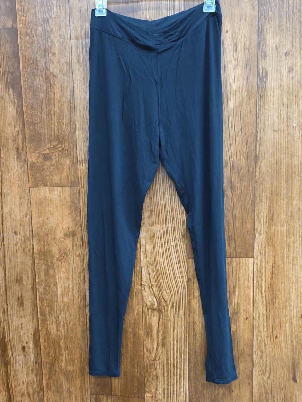 NWOT Cuddl Duds Black Stretchy Leggings with V-Waistband